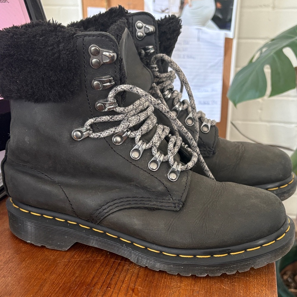 Dr. Martens Black Leather  Boots lined